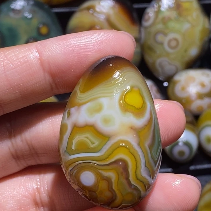 玛瑙/玉髓未镶嵌珠宝半成品1