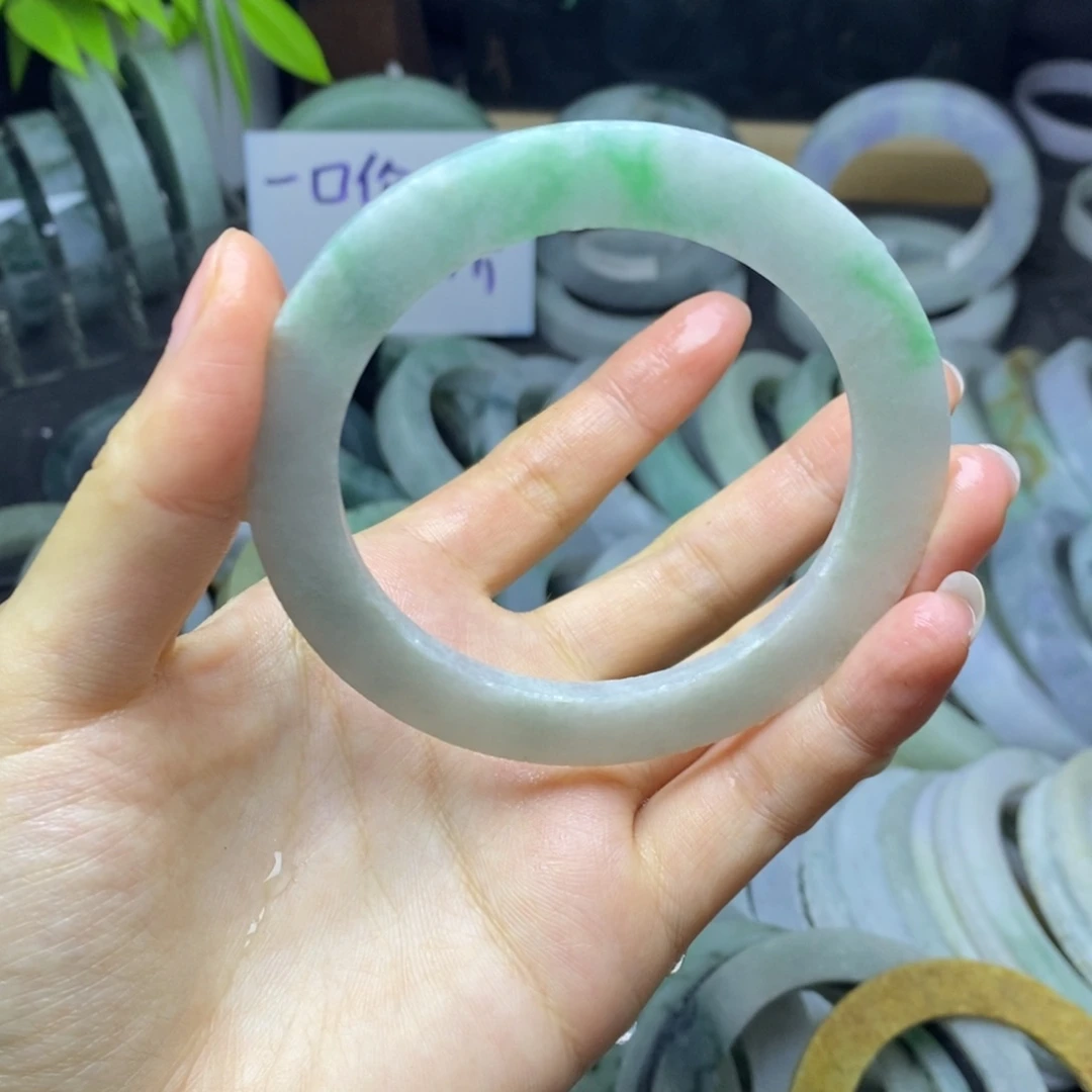 定制翡翠未镶嵌手镯