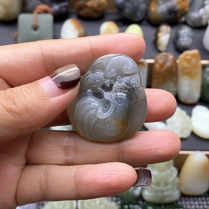 颈饰未镶嵌和田玉（糖玉）赴*海