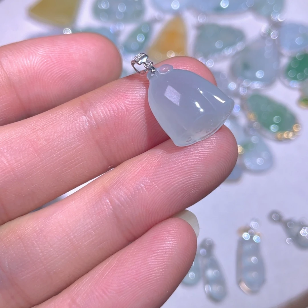 翡翠18K金镶嵌颈饰翡翠