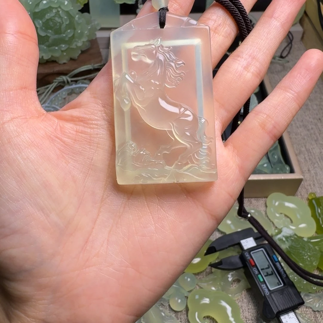 蛇纹石玉颈饰未镶嵌瑕疵价