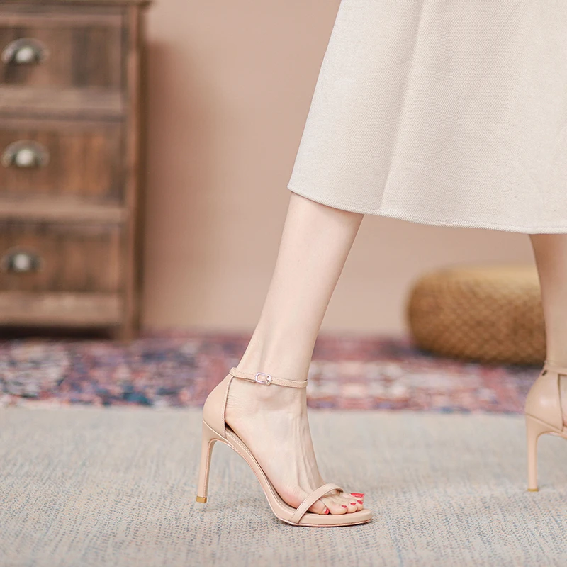 飞燕女鞋2025春夏新款显瘦一字扣带露趾高跟鞋细跟性感后绊带凉鞋