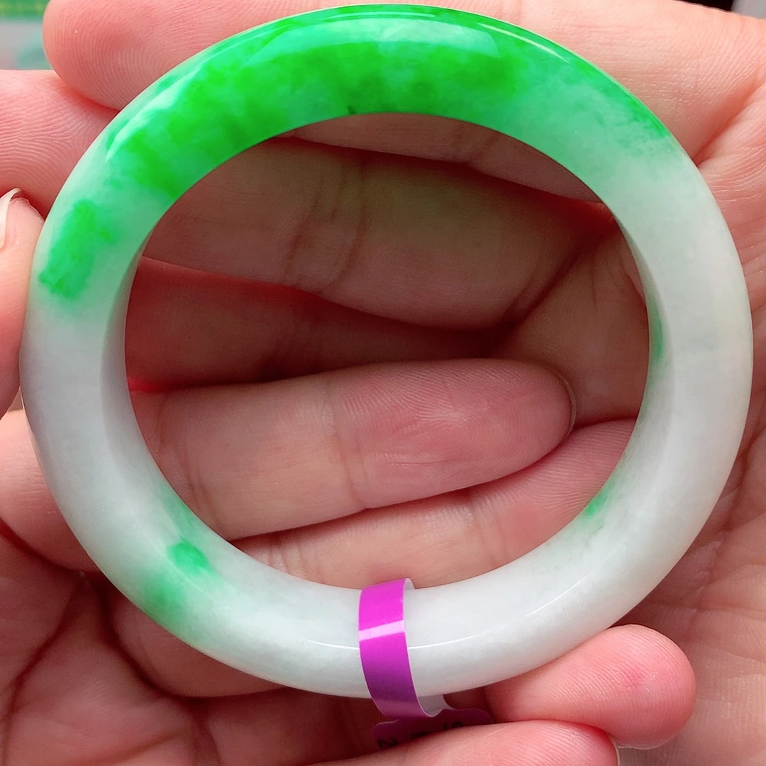 翡翠手镯未镶嵌阳****?缅甸翡翠