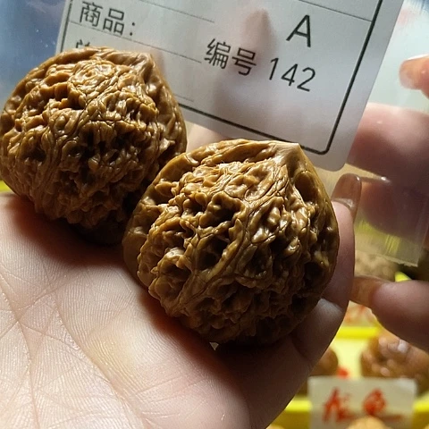 馀***生文玩核桃吊坠自产自销……
