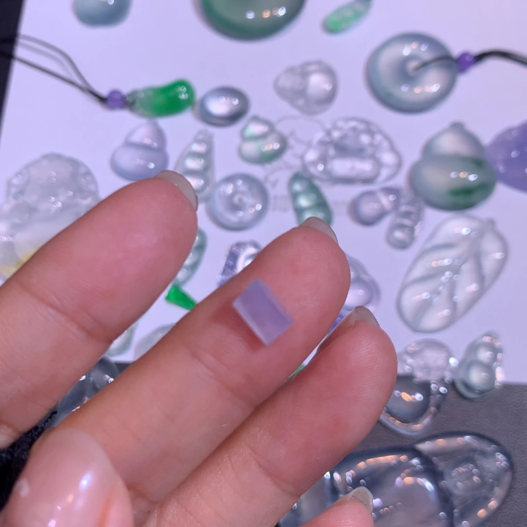 翡翠未镶嵌颈饰切割