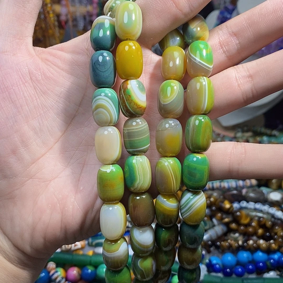 石英质玉未镶嵌，带眼缠丝玛瑙桶珠13×17mm，