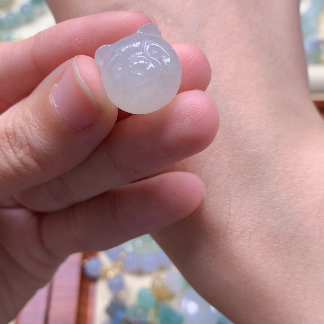 翡翠未镶嵌颈饰是