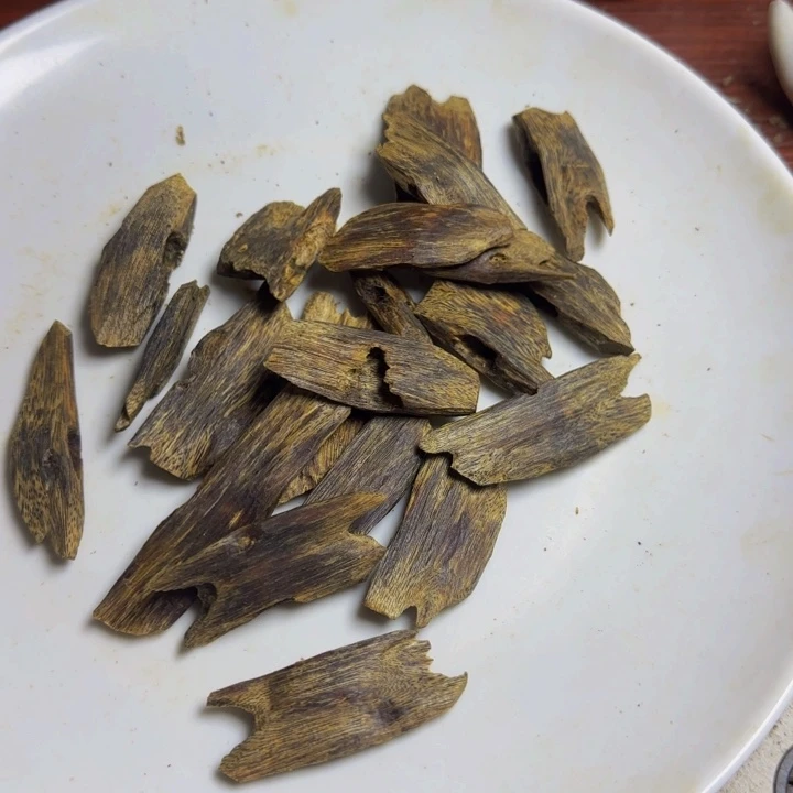 泉***。线香海南老白棋64克，以直播间为准
