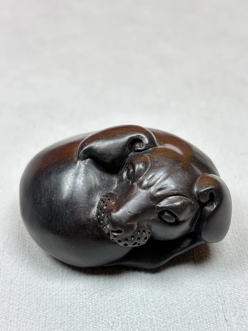 紫光檀手把件豹小件红木把玩摆件