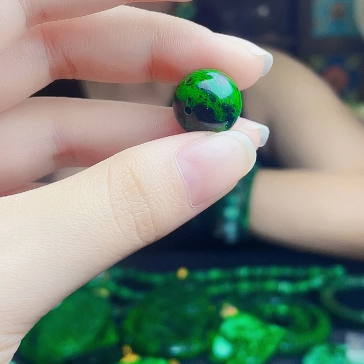 颈饰未镶嵌翡翠多样性