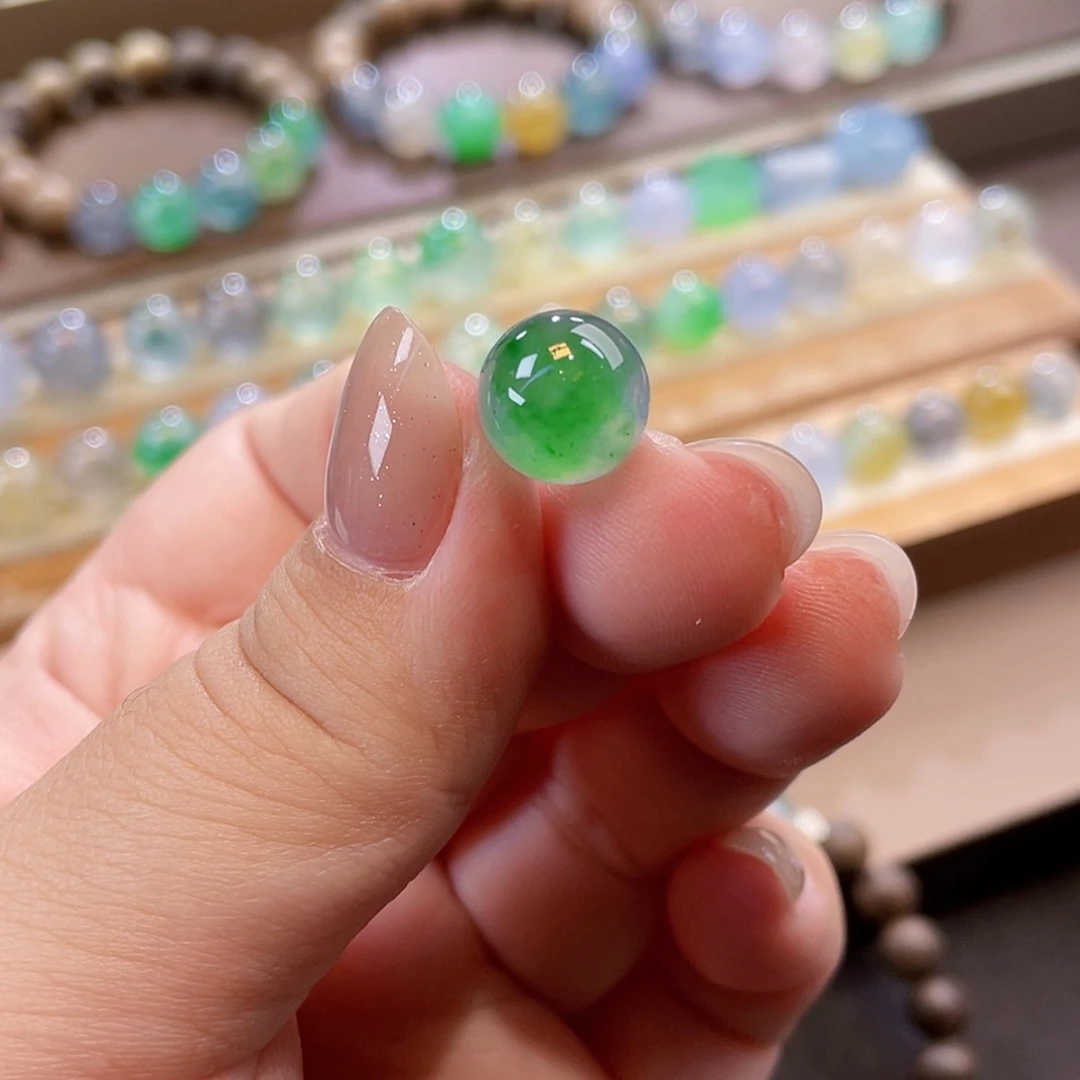 【闪购商品】颈饰未镶嵌翡翠飘绿