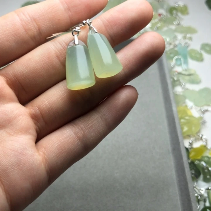 蛇纹石玉耳饰合金闹*