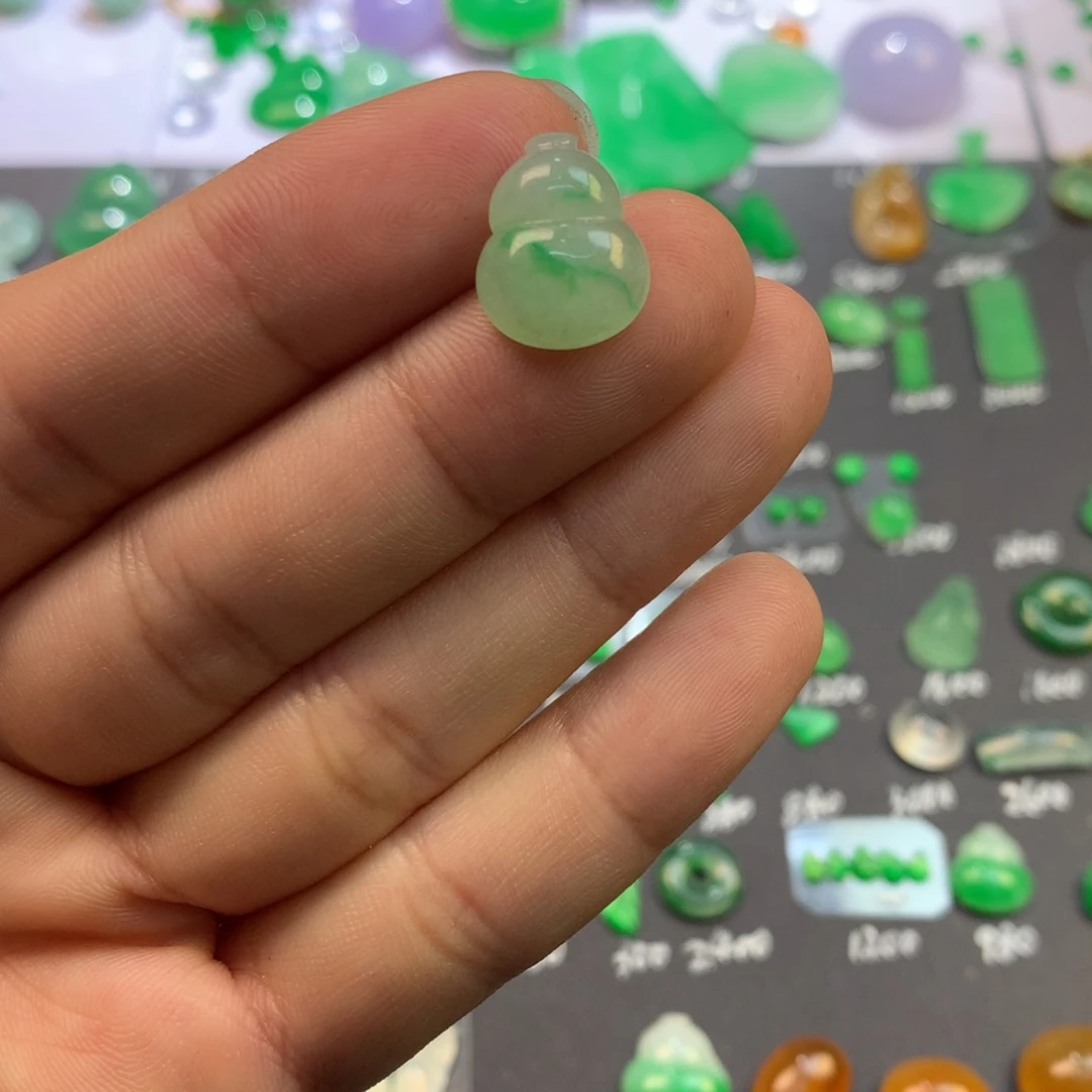 翡翠未镶嵌颈饰裸石葫芦