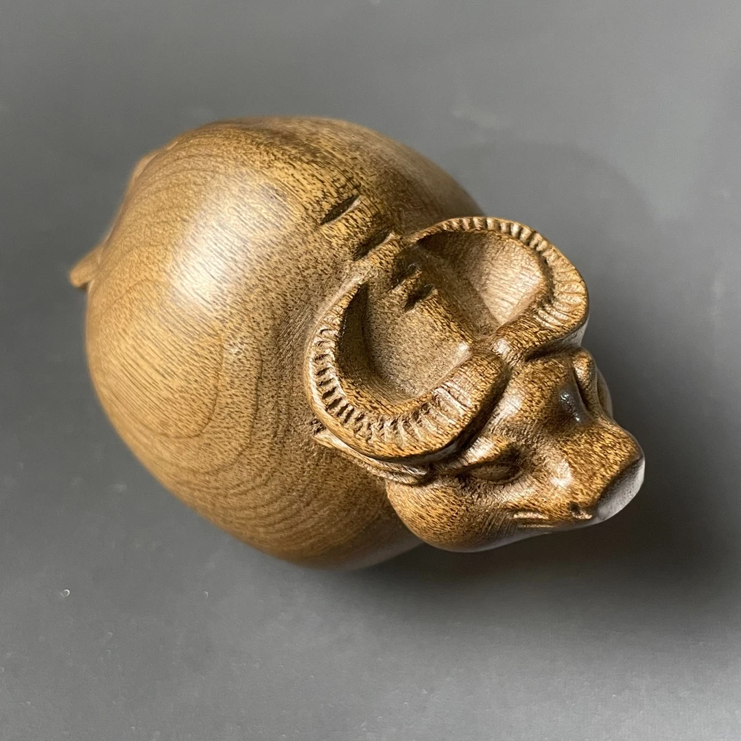 阴沉木手把件【牛气冲天】