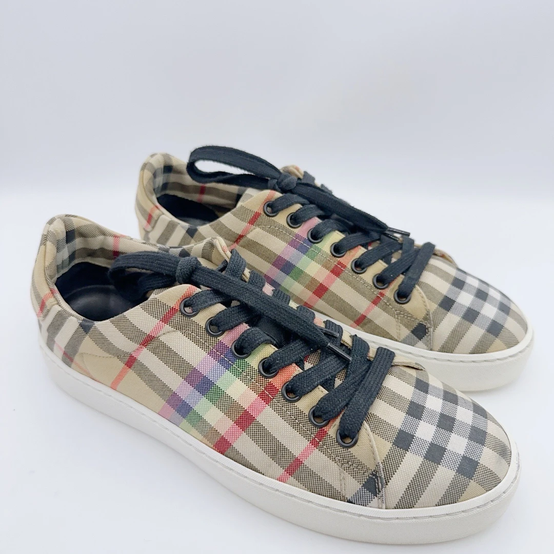 95新 BURBERRY/博柏利 39码/经典菱格纹板鞋/01765