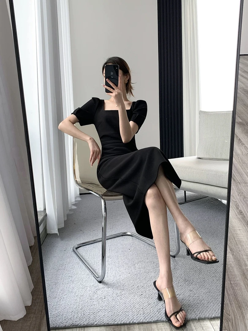 法式高级感黑色连衣裙女2025夏新款收腰显瘦气质赫本风方领长裙