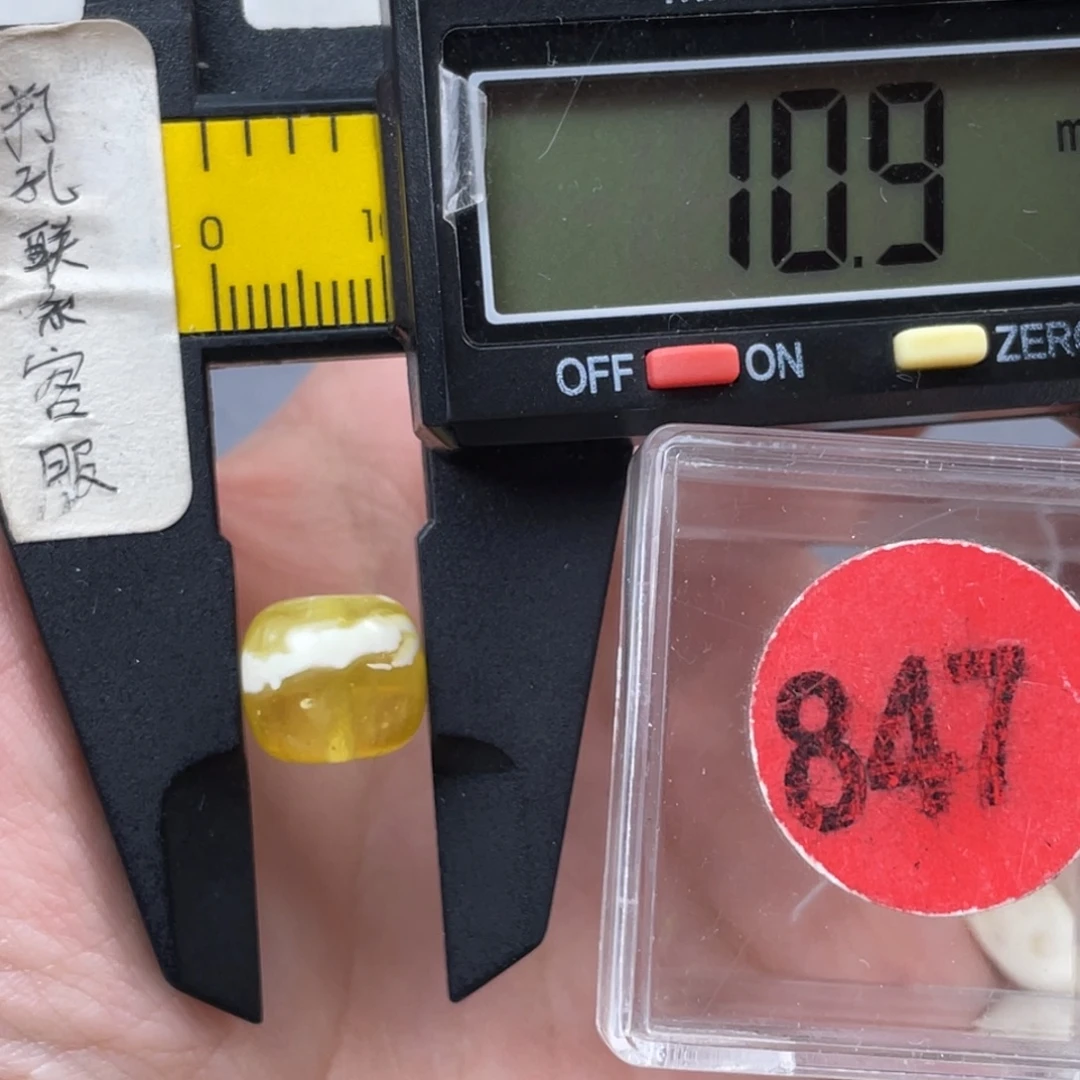 蜜蜡未镶嵌珠宝奇石