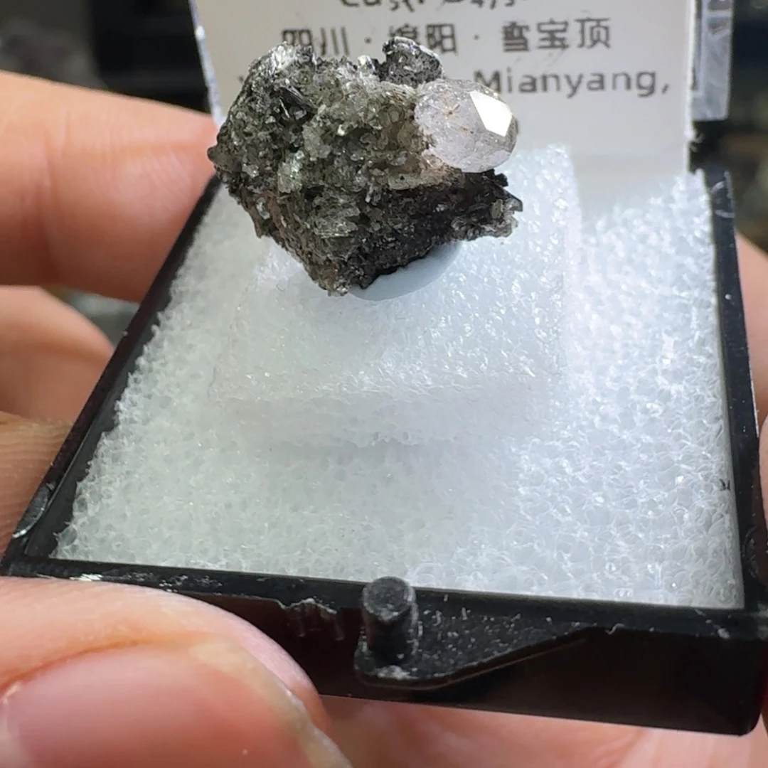 月下珠宝严选矿物