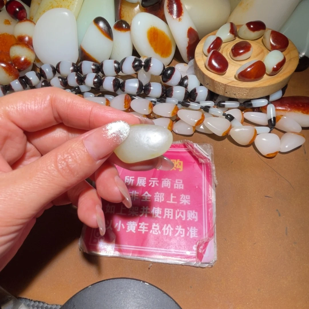 用***2和田玉（糖玉）未镶嵌颈饰