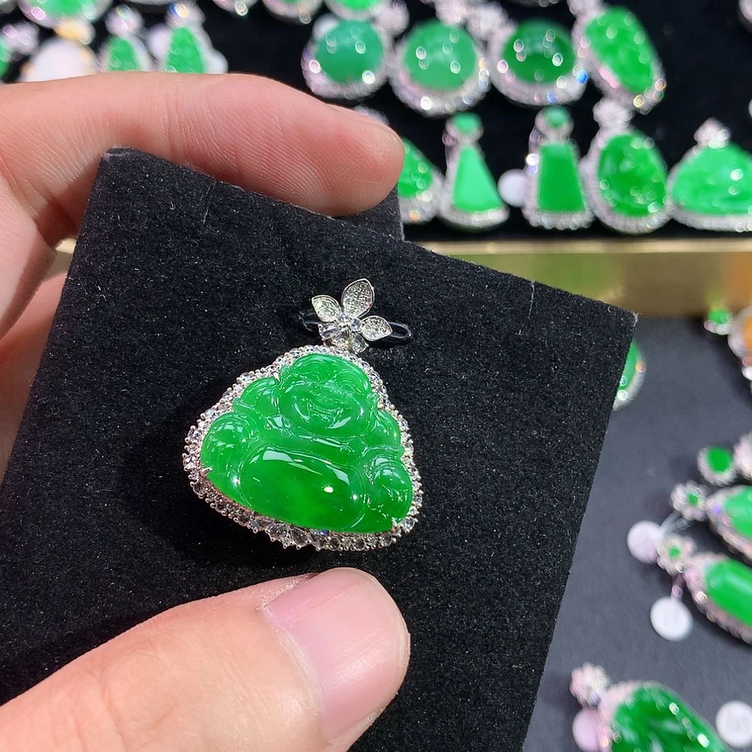 翡翠18K金镶嵌颈饰