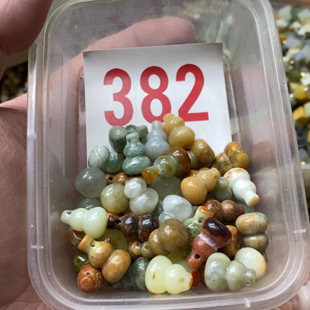 蛇纹石玉挂坠未镶嵌