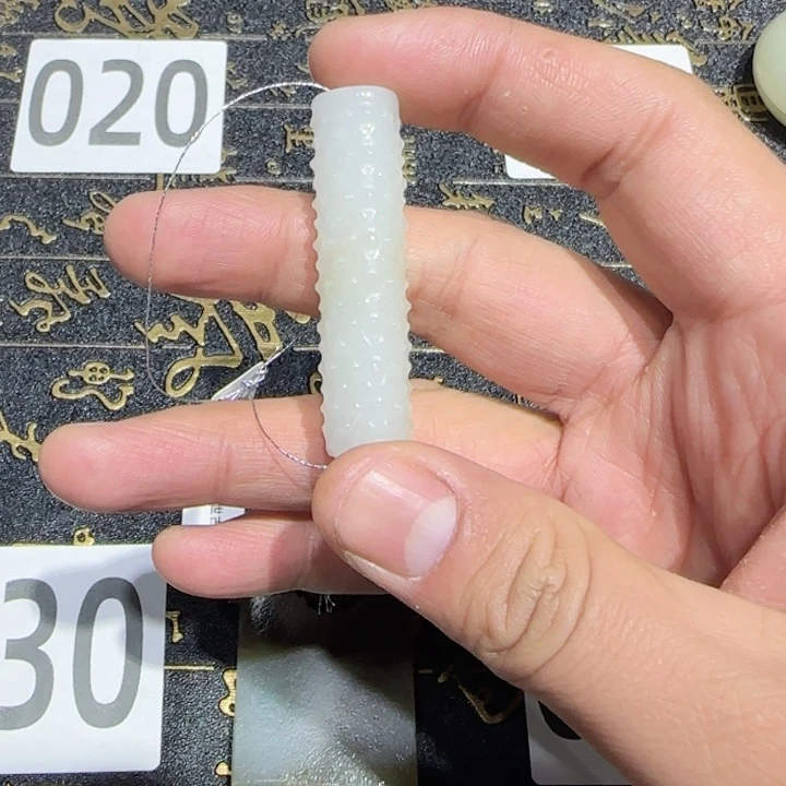 和田玉颈饰未镶嵌贝**你