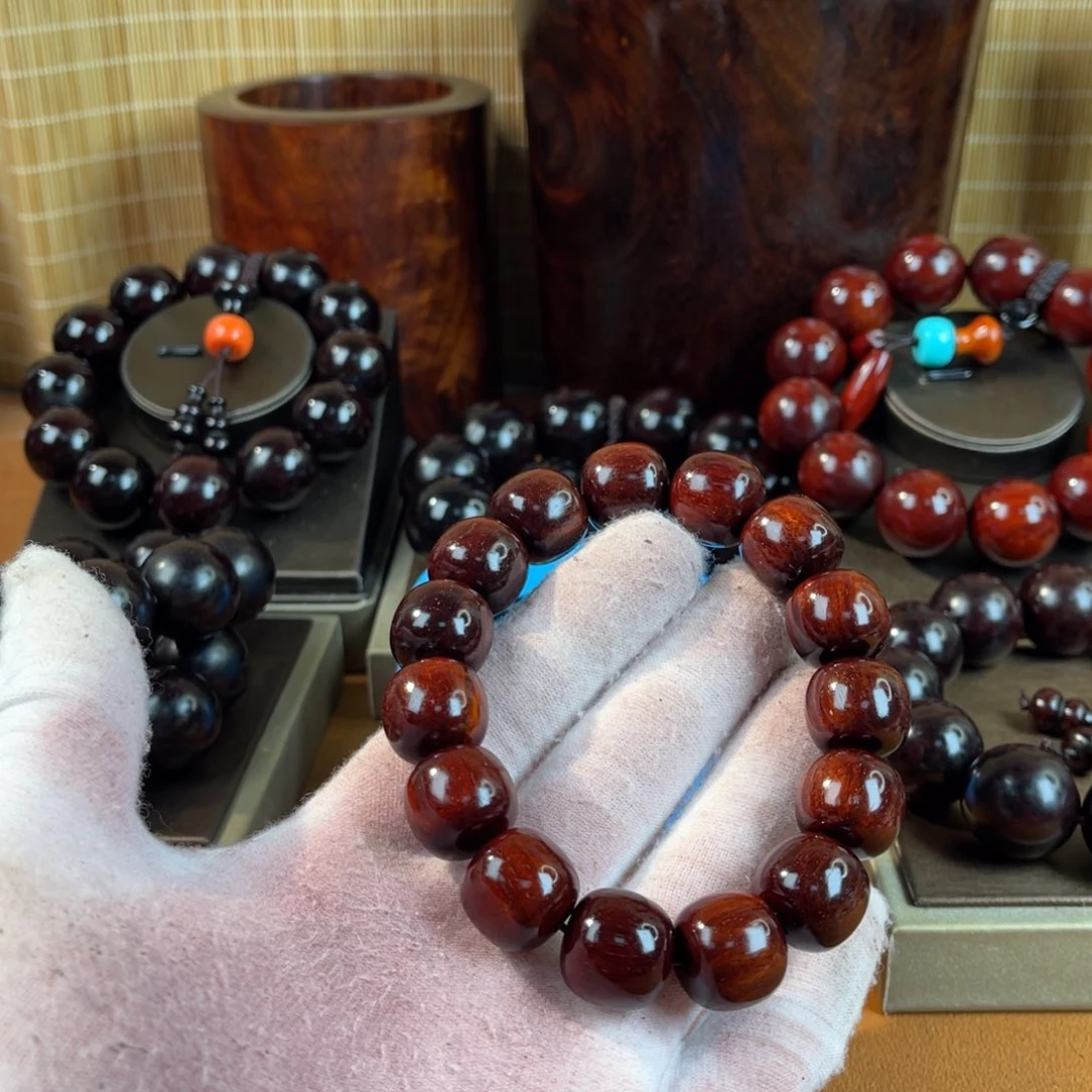 檀香紫檀（小叶紫檀），****。