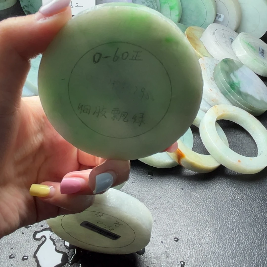 定制翡翠细胶飘绿未镶嵌