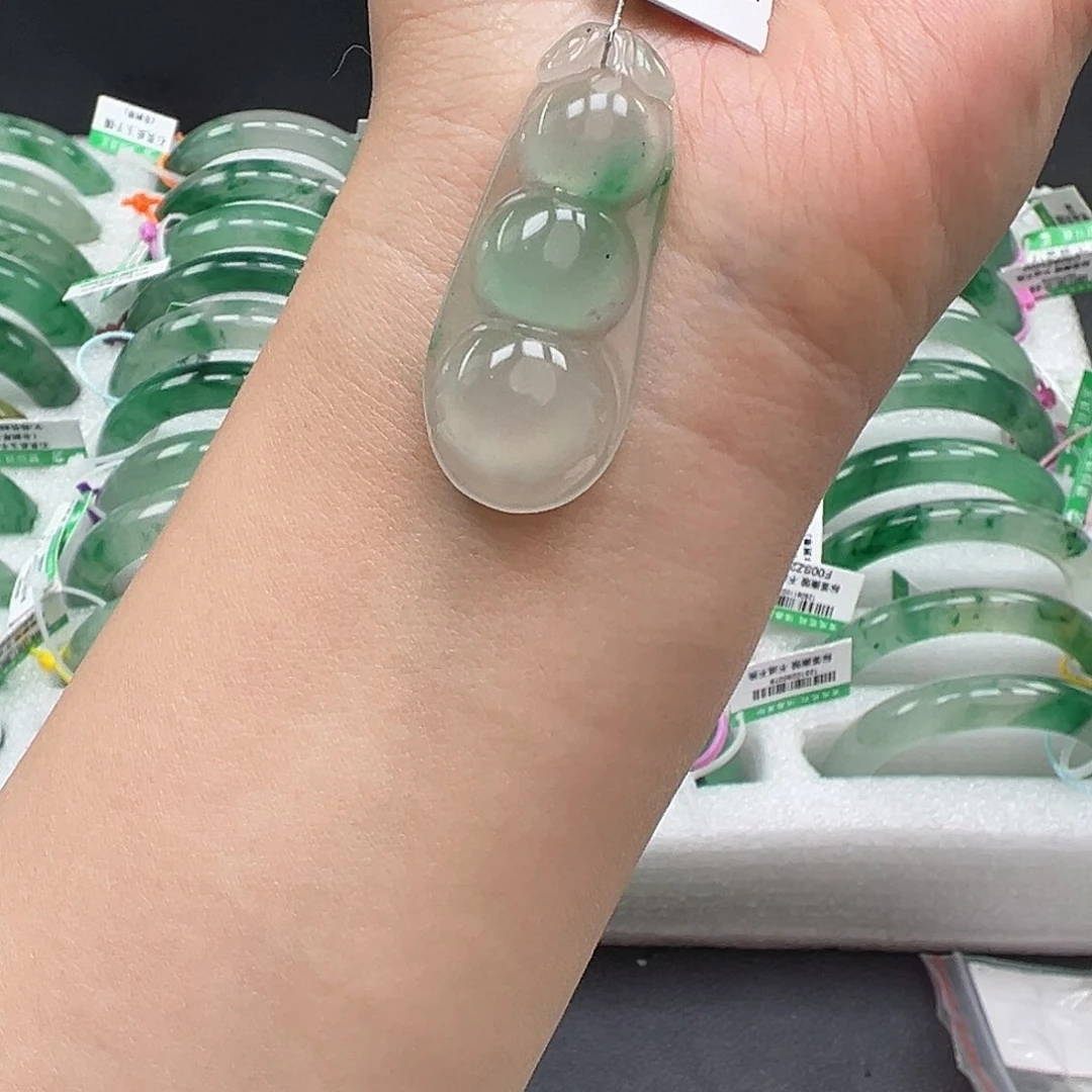 未镶嵌手镯石英质玉