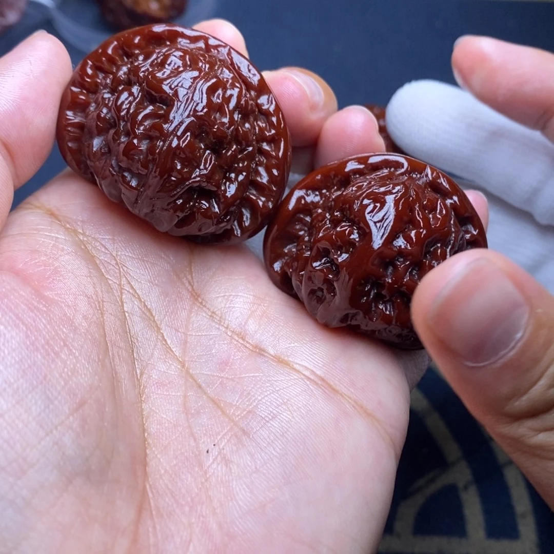 文玩核桃吊坠白狮子42