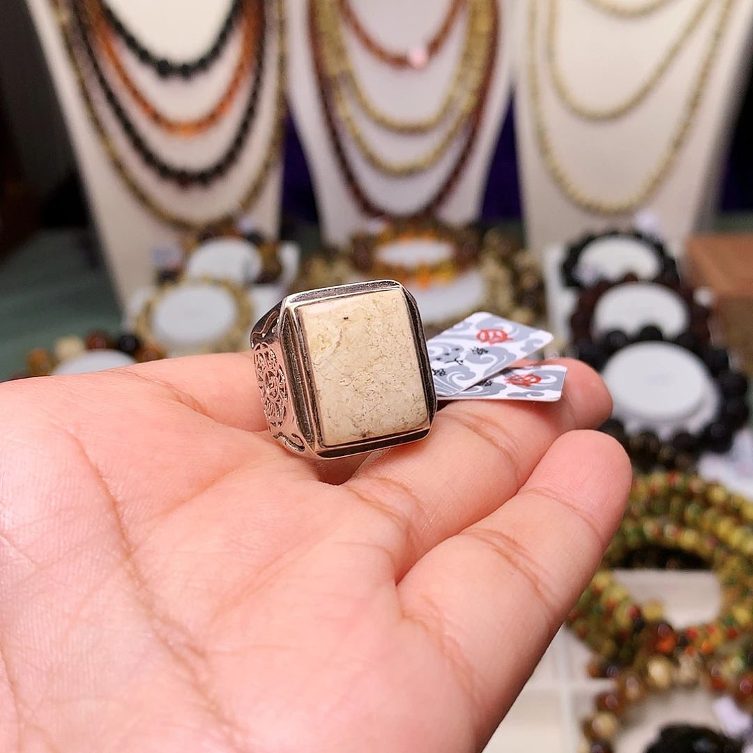 ～***泵琥珀未镶嵌裸石抚顺琥珀389