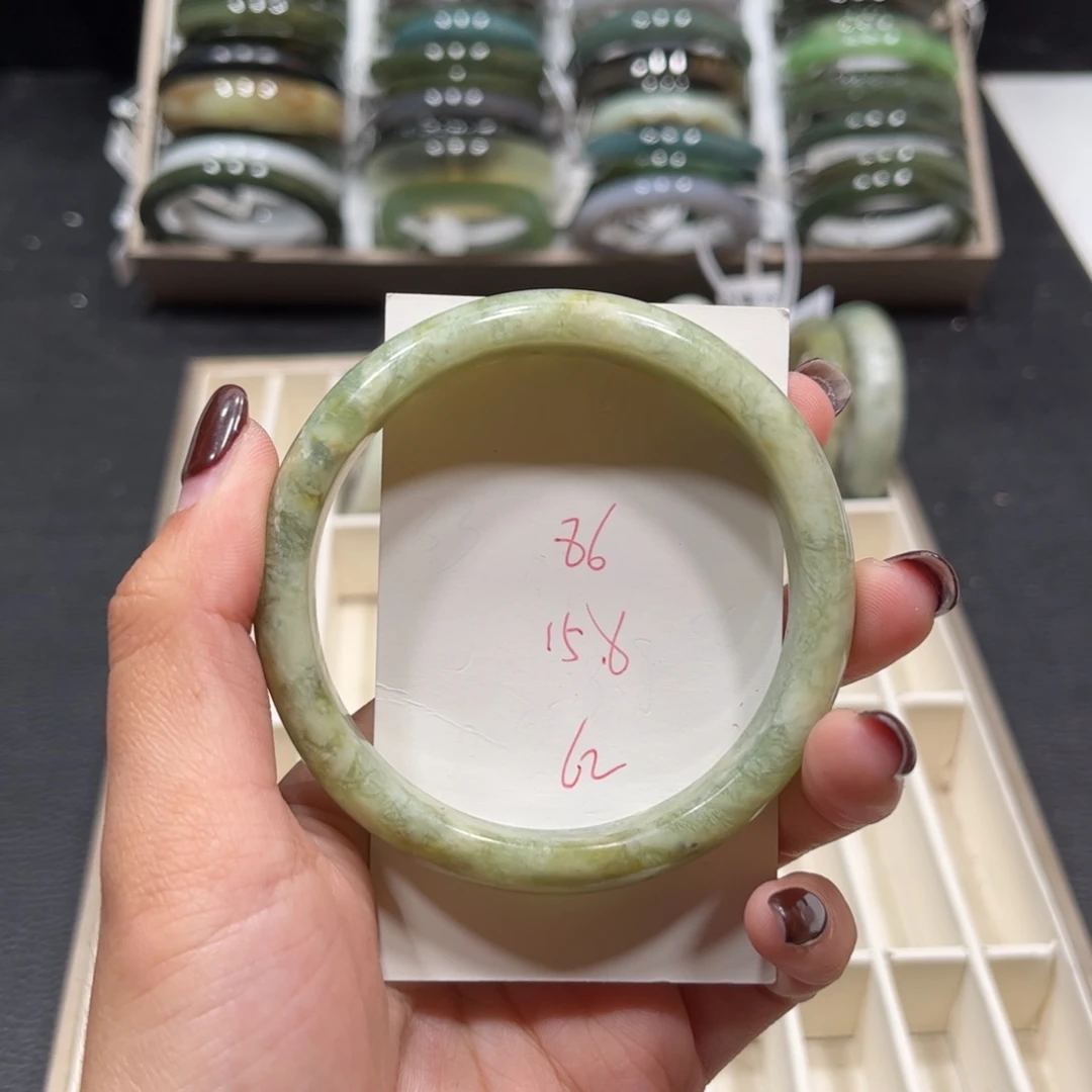 蛇纹石玉未镶嵌手镯