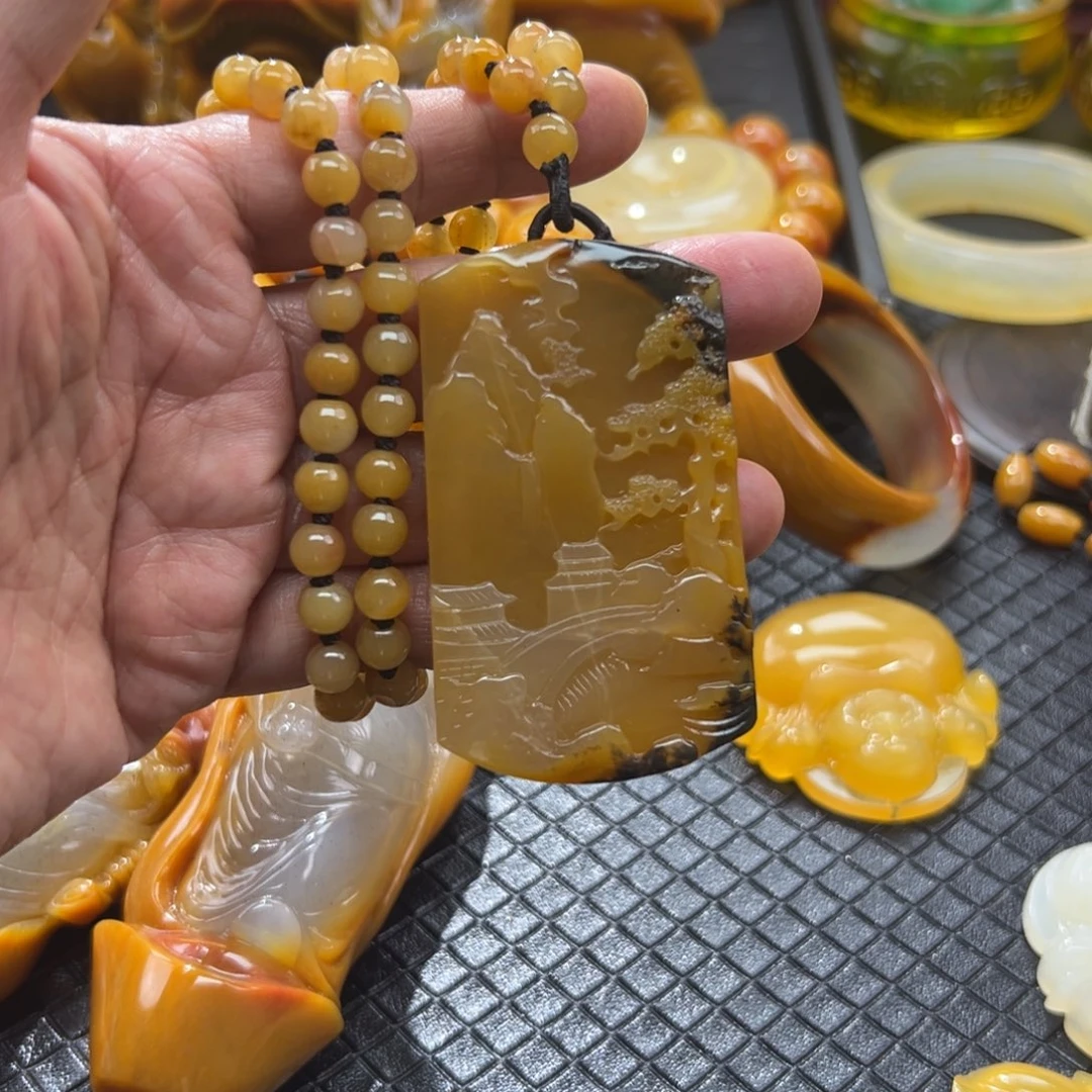 颈饰未镶嵌石英质玉