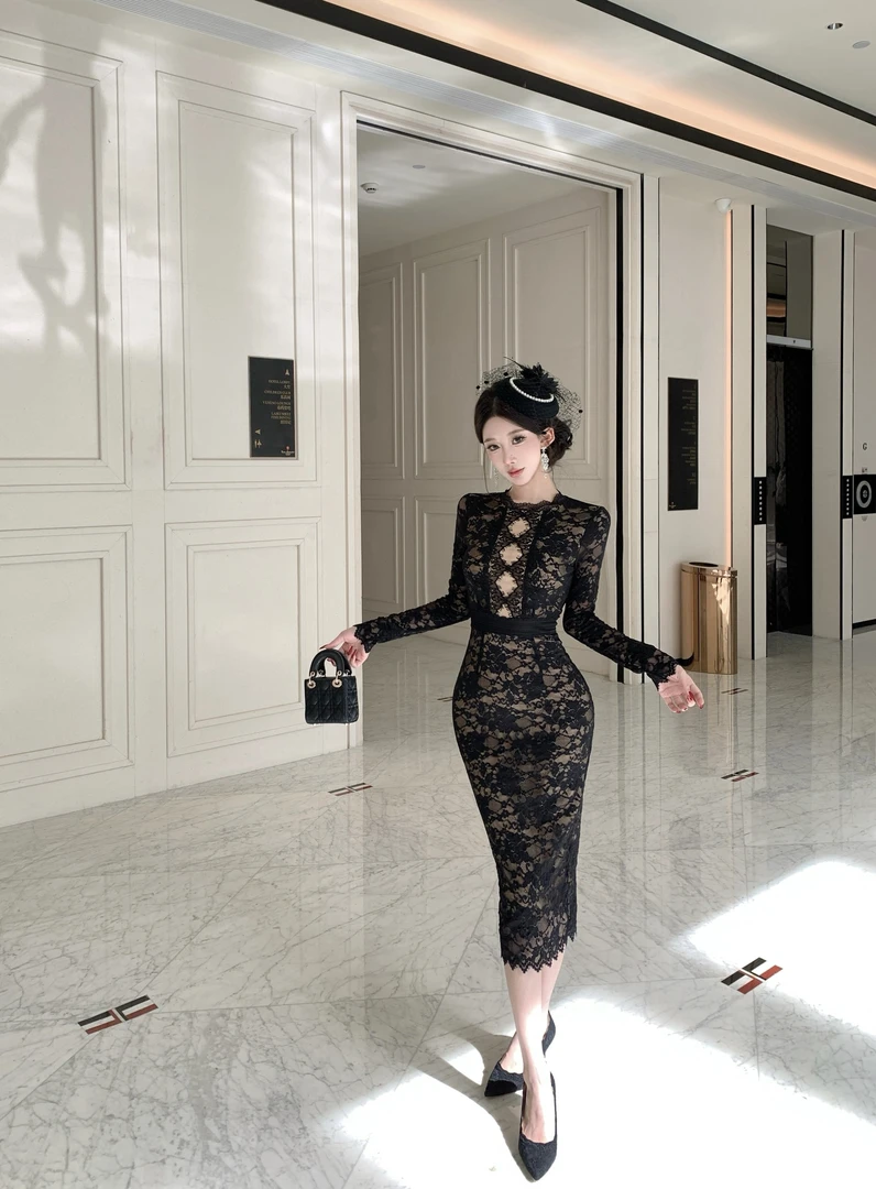 2025秋季新款高级感纯欲气质镂空蕾丝连衣裙女收腰显瘦长裙女