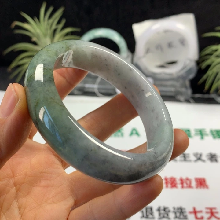 翡翠未镶嵌手镯25号。 58圈