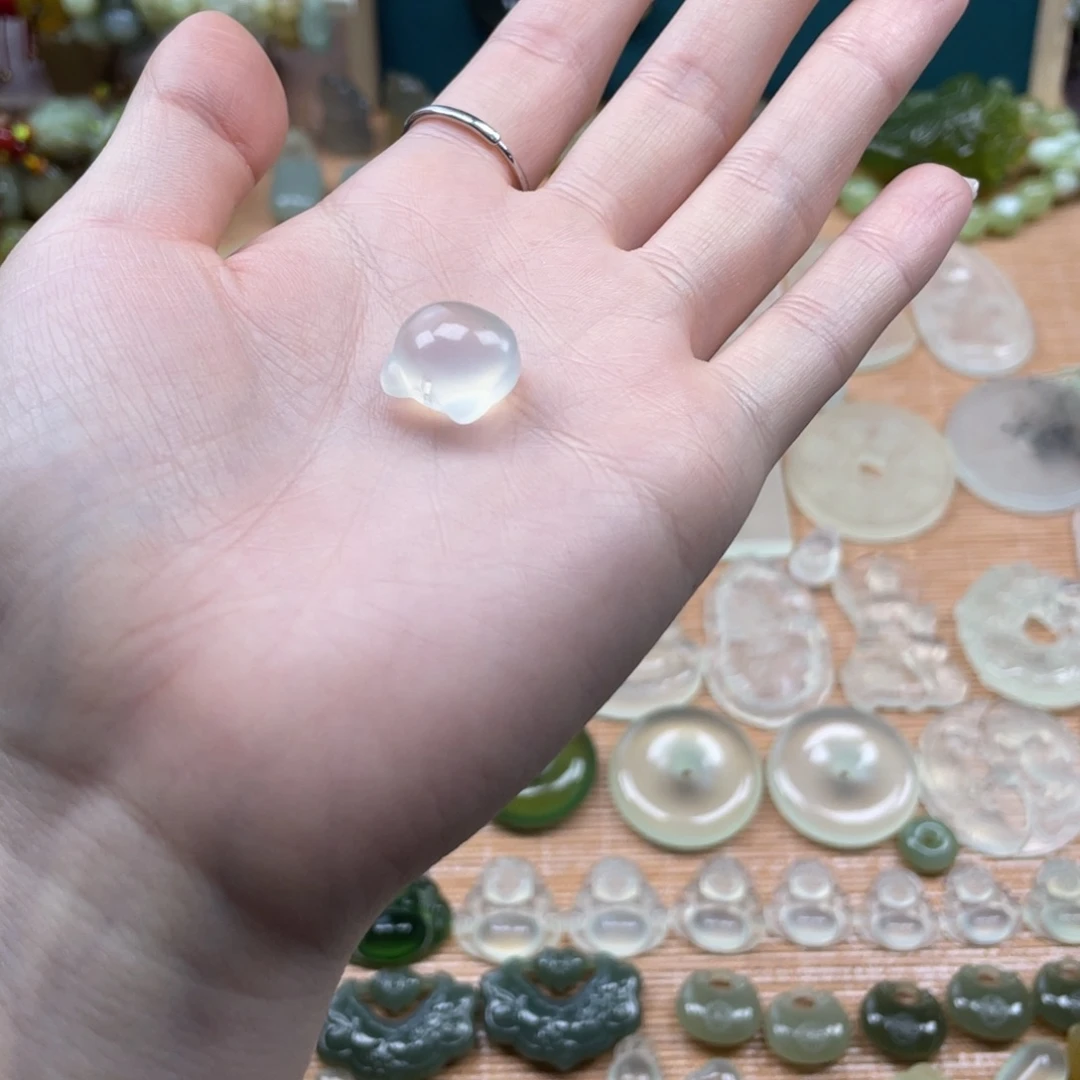 c***o蛇纹石玉未镶嵌颈饰