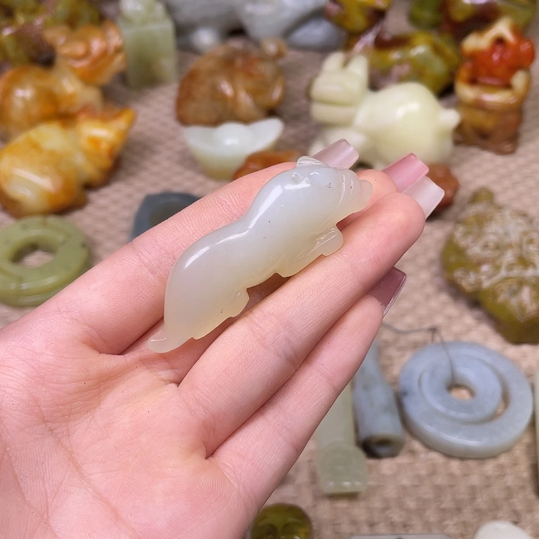 蛇纹石玉未镶嵌颈饰