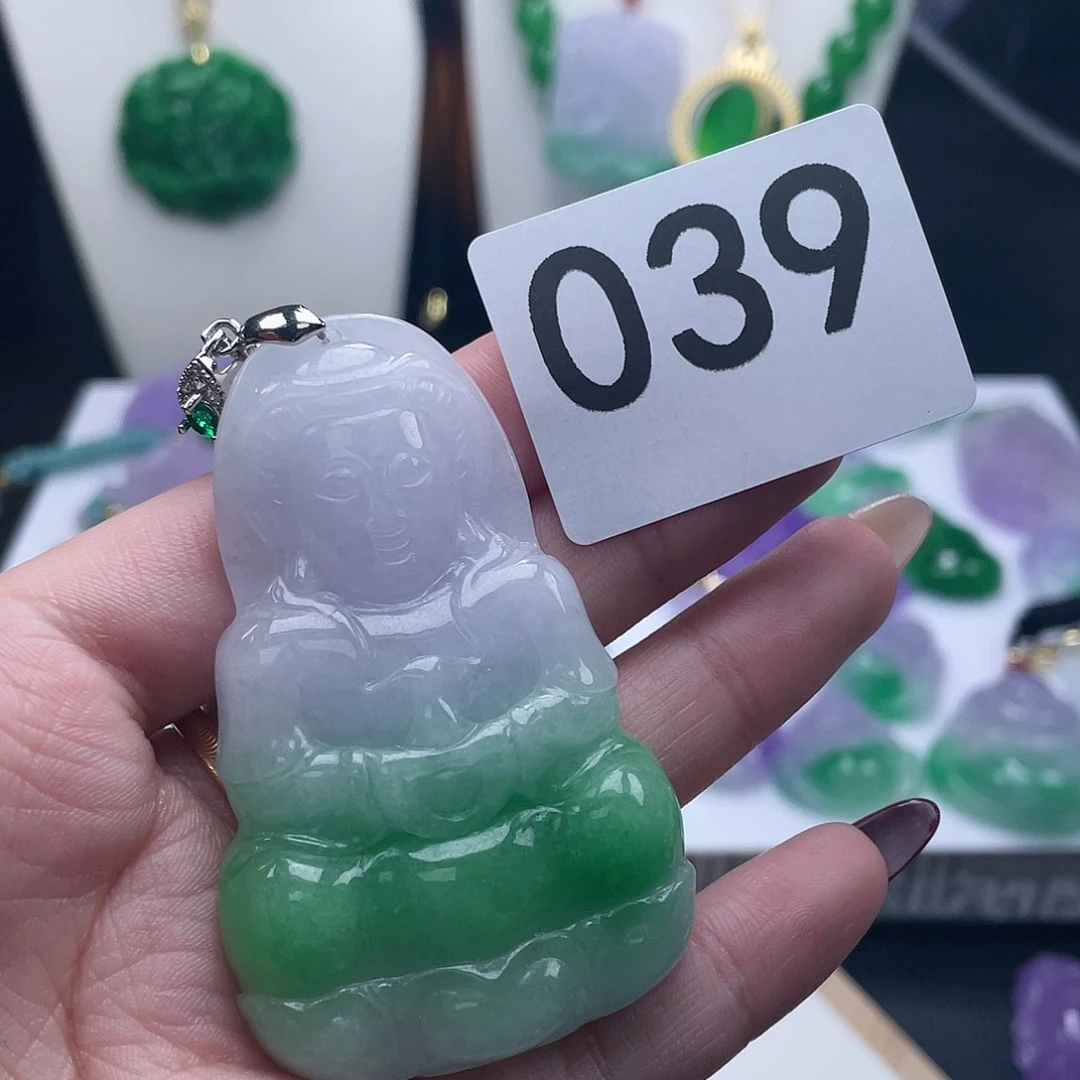 翡翠吊坠(赠链)未镶嵌