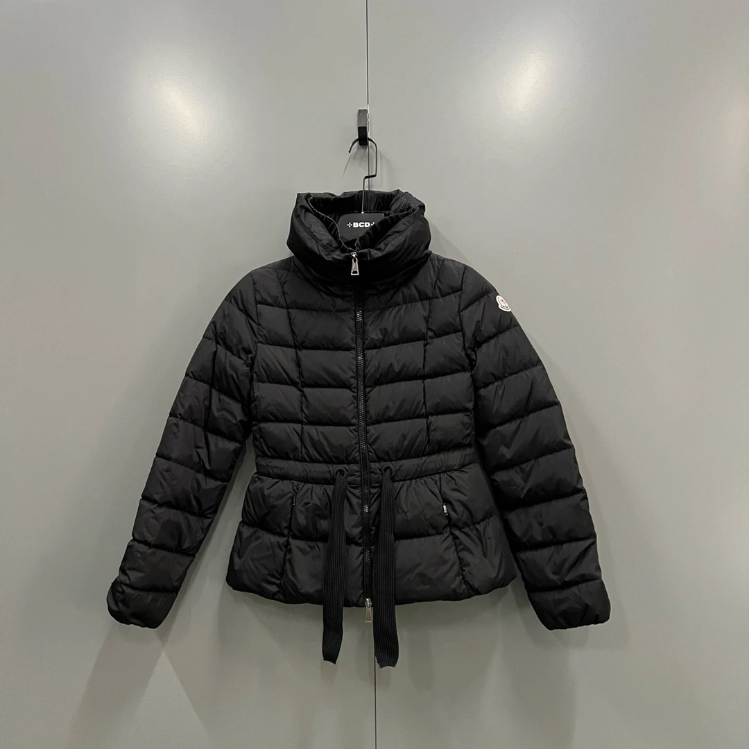95新 MONCLER yy 黑色束腰徽标羽绒服 0码 605643 领口掉色