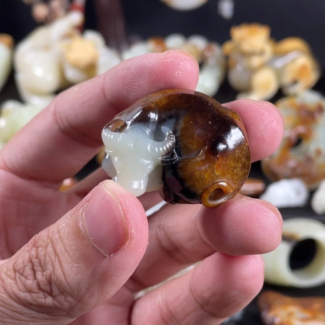 龙***飞和田玉未镶嵌颈饰