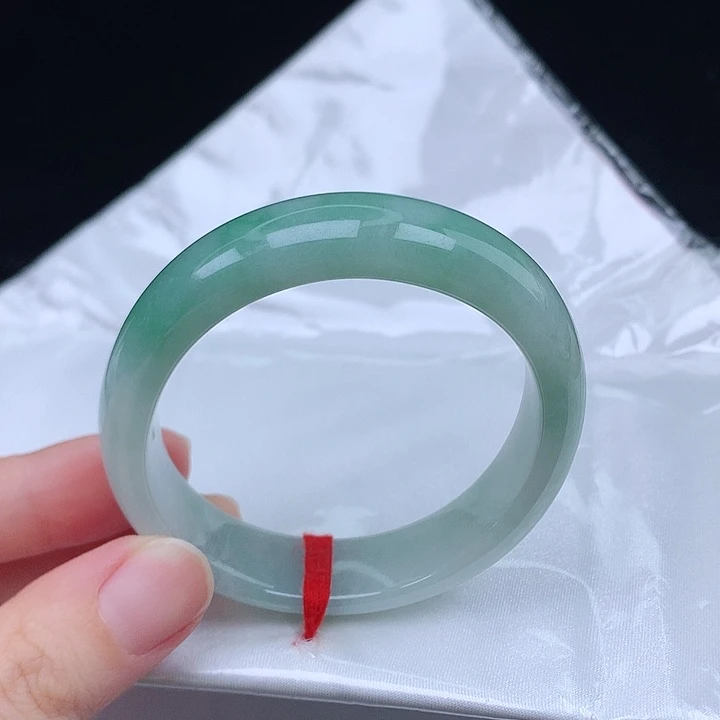 未镶嵌手镯（贵妃镯）翡翠天然