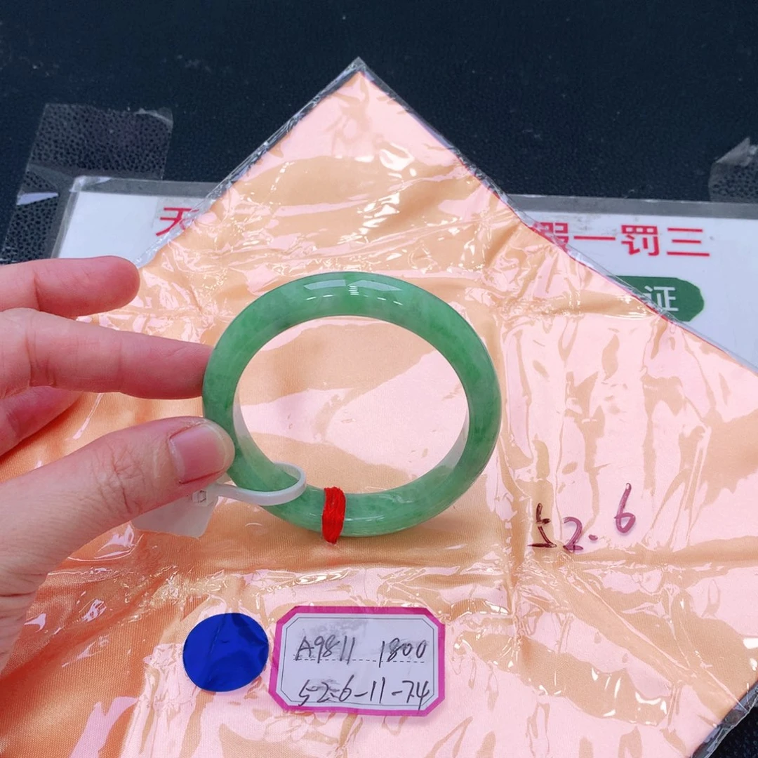 未镶嵌手镯翡翠缅甸翡翠手镯