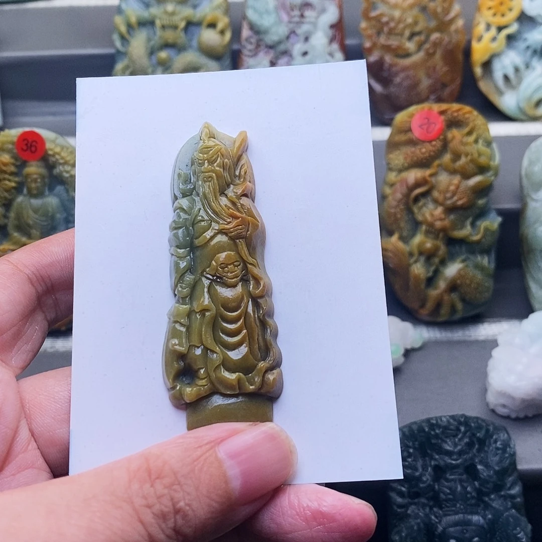 我***天定制翡翠未镶嵌关公