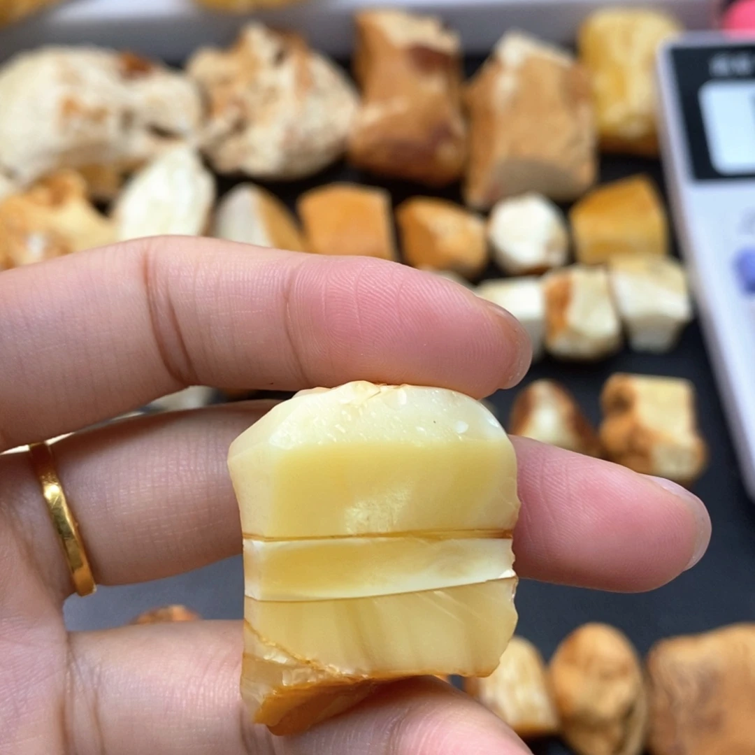 定制琥珀未镶嵌蜜蜡