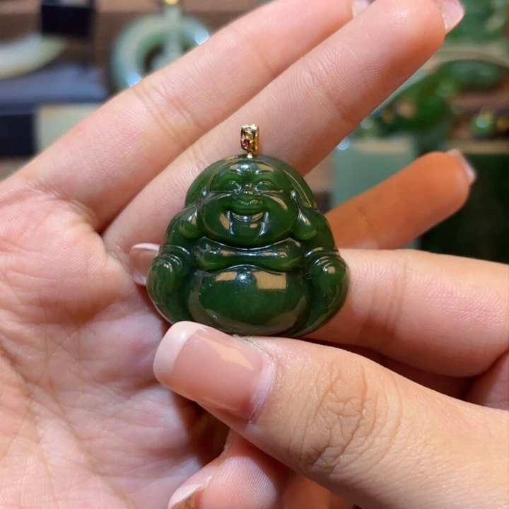 颈饰18K金镶嵌和田玉（碧玉）