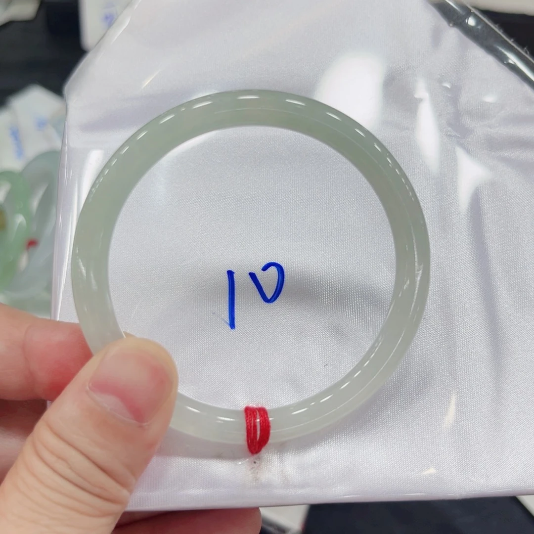 翡翠手镯未镶嵌51.8圆