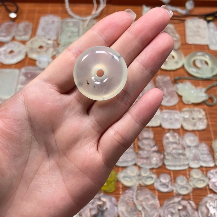 未镶嵌蛇纹石玉颈饰
