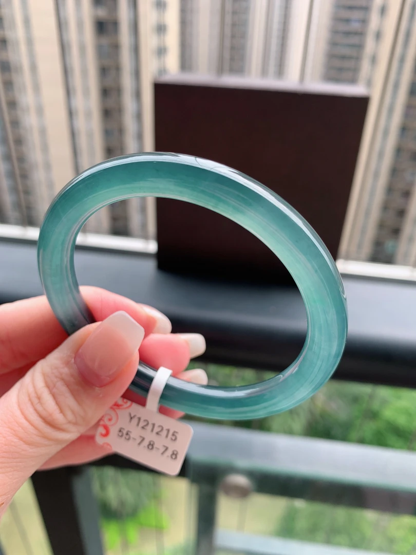 明星同款天然翡翠A货天空蓝高冰起刚光蓝水55-56圈圆条高级无纹裂