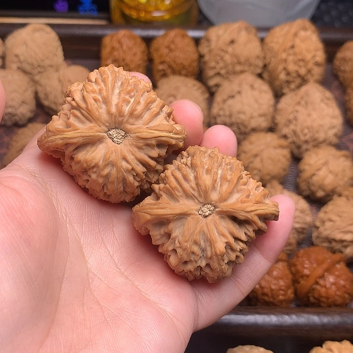 无***生吊坠文玩核桃南疆石44尺