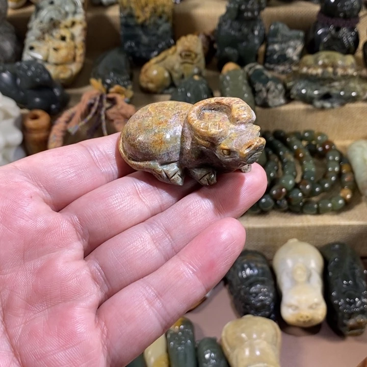 未镶嵌透闪石质玉挂件